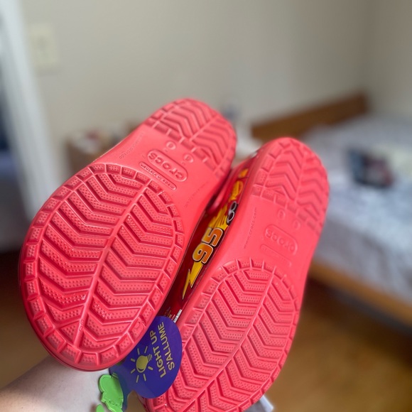 Lightning McQueen Crocs Men’s 6 / Womens 8 M6/W8 - Picture 3 of 4